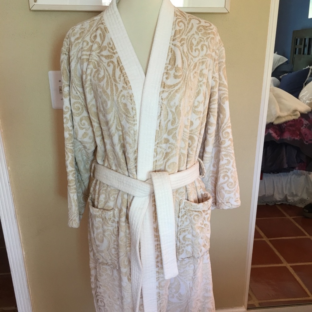 Tahari gold & white luxurious bath robe